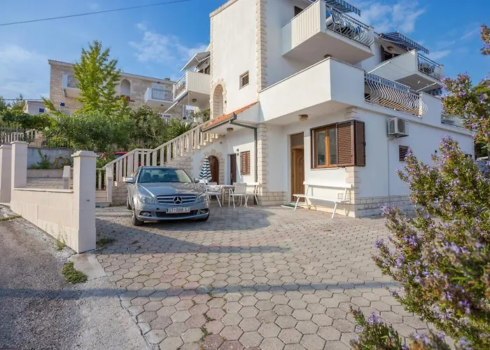 Apartment Slatine 13298f